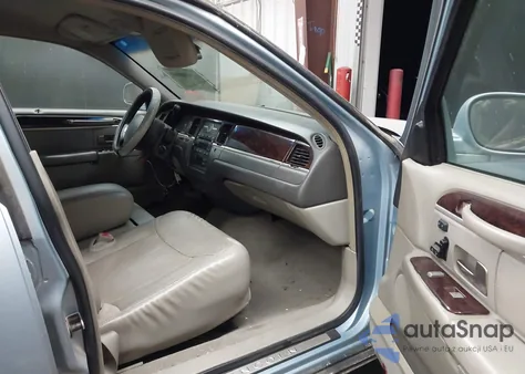 2011 Lincoln Town Car Signature Limited from USA, damaged, VIN 2LNBL8CV3BX756072